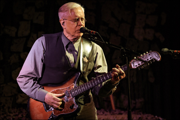 Bruce Cockburn & band  - November 15, 2017 - photo - Matt Condon