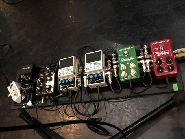 Bruce Cockburn - pedals - Tokyo,Japan - 29Sept18 - photo Yamazaki Takeshi