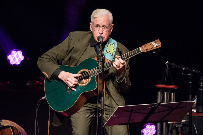 Bruce Cockburn - St. Catharines, ON - FirstOntario Performings Arts Centre  - 21 October 2019 - photos Mini�s Memories