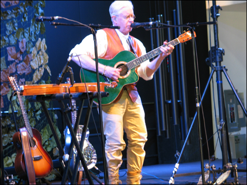 Bruce at the Mateel Community Center - soundcheck - Photo Bobbi Wisby