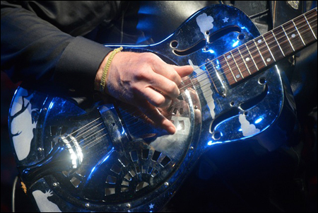 Bruce at the Mateel Community Center - national - Photo Agnes Patak