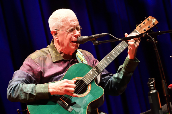 Bruce Cockburn - Tokyo - photo Masanori Naruse