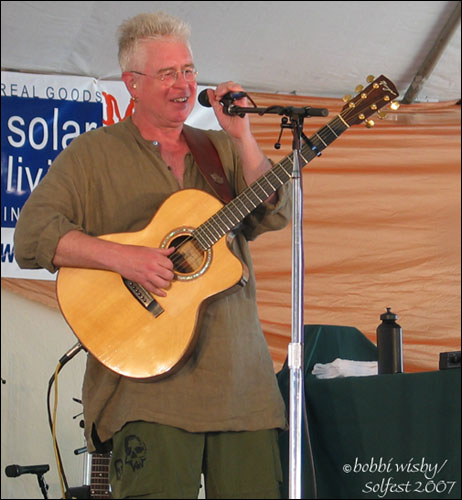 Bruce Cockburn -Solfest 2007. Photos by bobbi wisby.>
 
	
<font face=