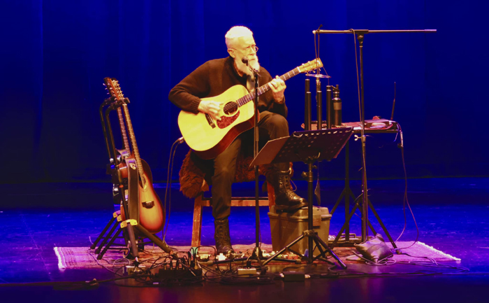 Bruce Cockburn - 4feb23 - Vancouver - photo Don Thorsness